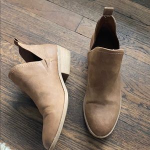 Ankle boots universal thread